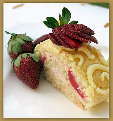 Sweet Times with Swiss Rolls & Strawberries 27 Str+swiss+roll8