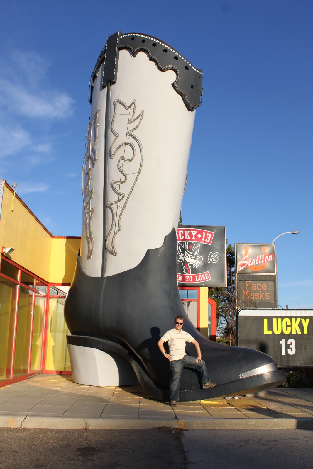 Barb and Simon's Roadtrip Vacation 2010 DAY 6 Edmonton ‘is that the