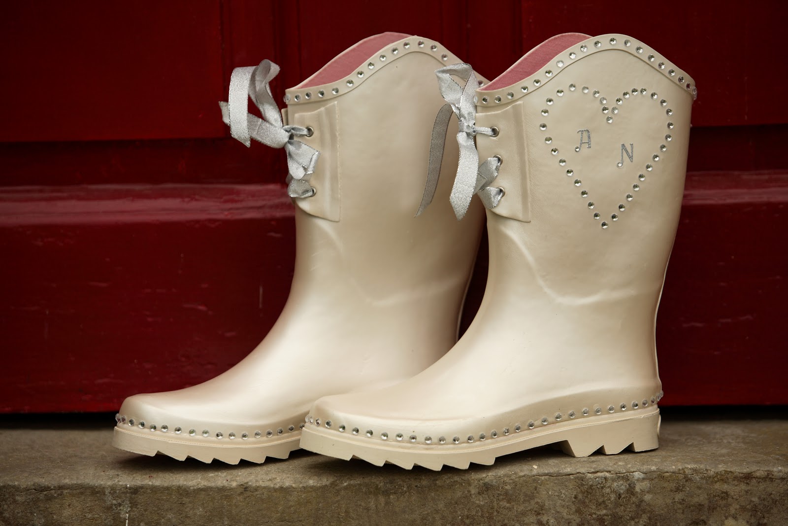 Real Weddings Anna Nico Down On The Farm Wedding Planner One Of Anna S Friends Presented Her With Personalised Wedding Wellies For The Day So Cute