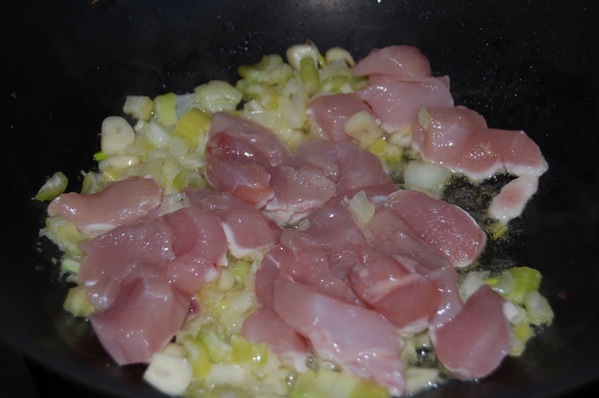 Placerea de a gati. Piept de pui cu orez si legume