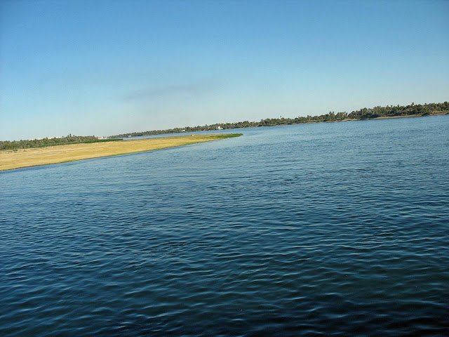 River Nile curving