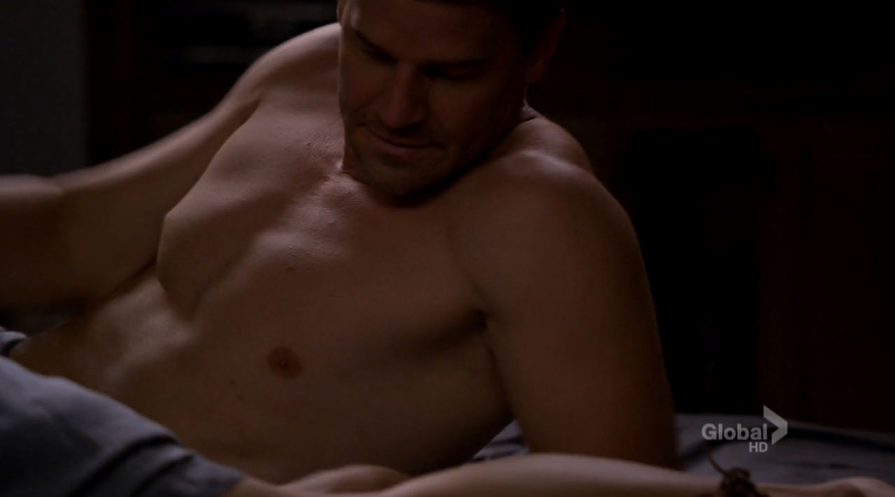 Fan Forum - View Single Post - David Boreanaz Killer Body Thread #10: He lo...