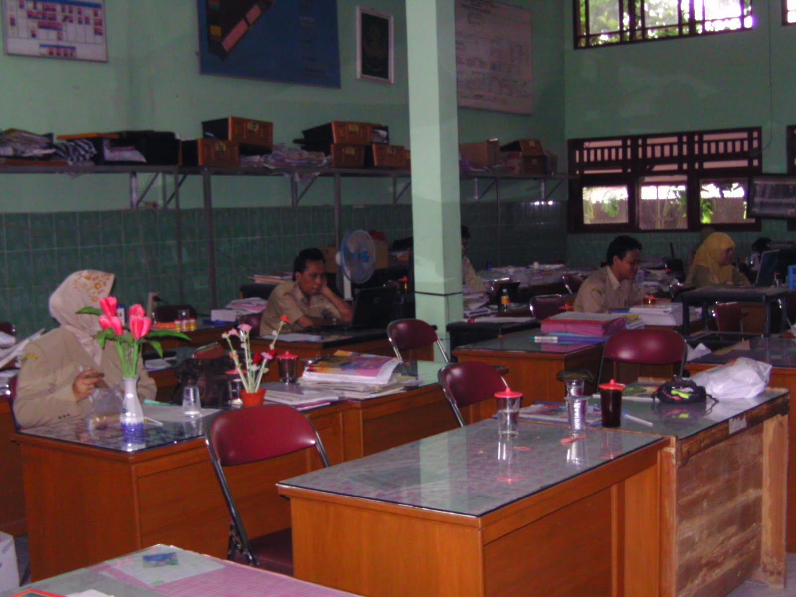 FASILITAS SEKOLAH: RUANG GURU