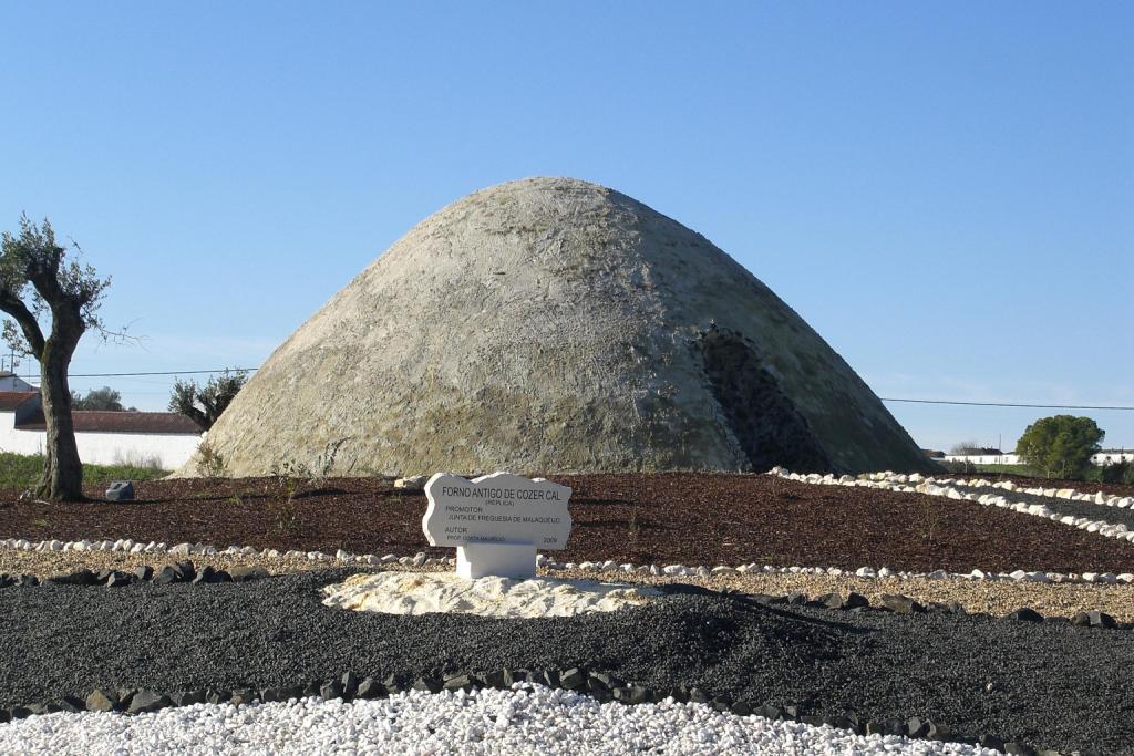 [Forno+de+cal+malaqueijo.JPG]