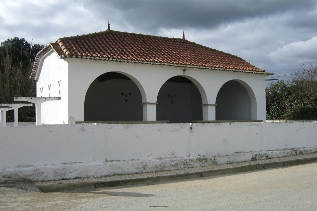 [Lavadouro+Publico+Malaqueijo+(1).JPG]