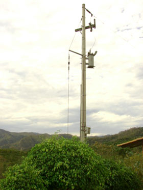 Más caseríos de Cajabamba se benefician con electrificación