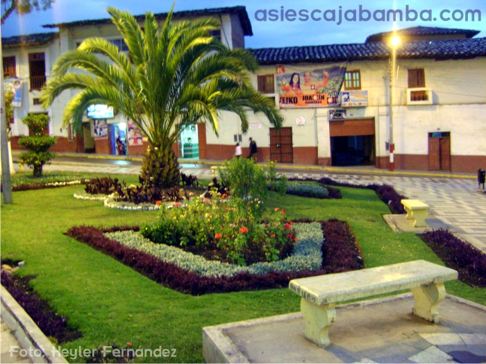Fotos de la Plaza de Armas de Cajabamba sin rejas