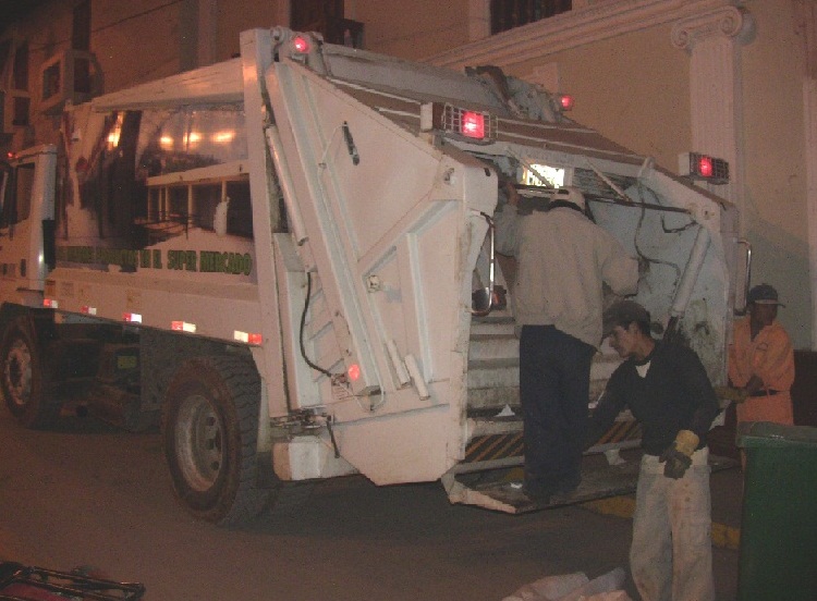 Municipalidad de Cajabamba inicia recolección de basura en Horario Nocturno