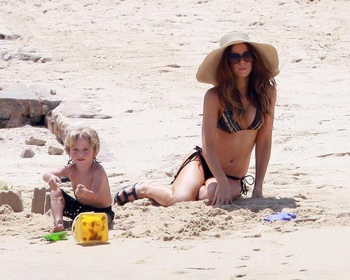 Кейт бекинсейл на пляже