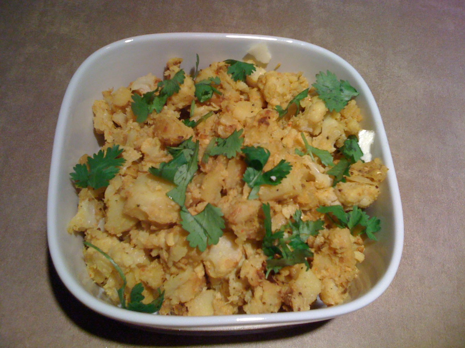 Adraki Gobi aloo (cauliflower potato stirfried with ginger) - Vegan Richa