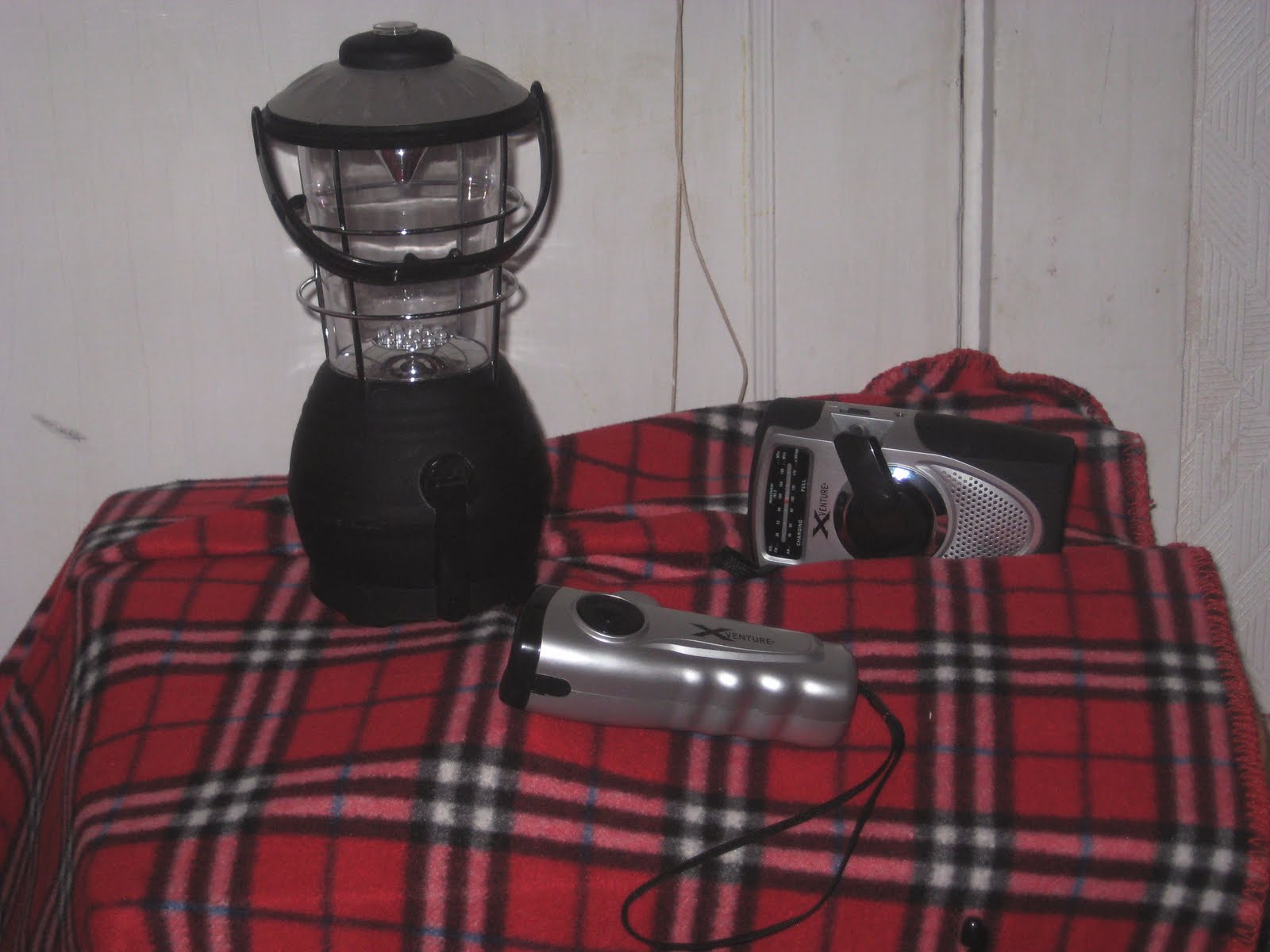 Stuff about Stu: Xventure Hand Crank - Lantern, Flashlight, Radio