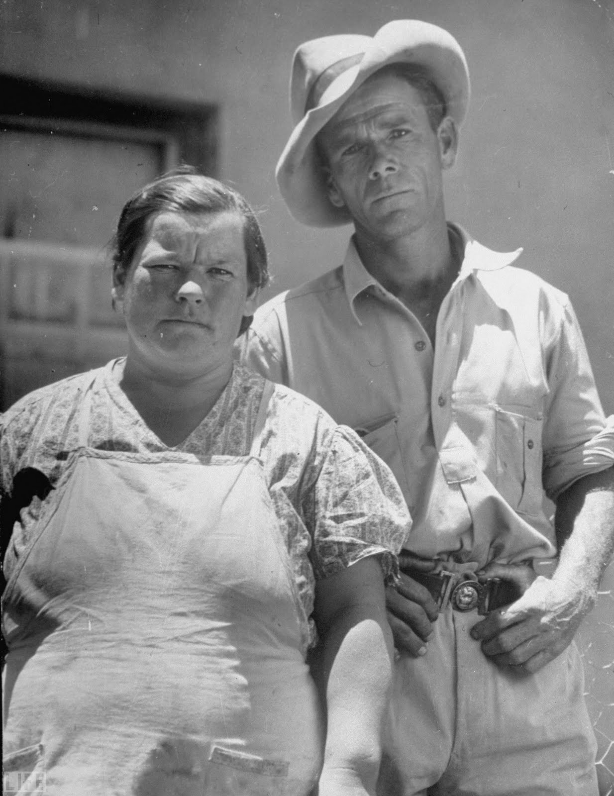 [April+1950+Portrait+of+typical+Afrikaner+farm+couple.jpg]