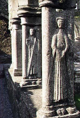closeup of the stone columns
