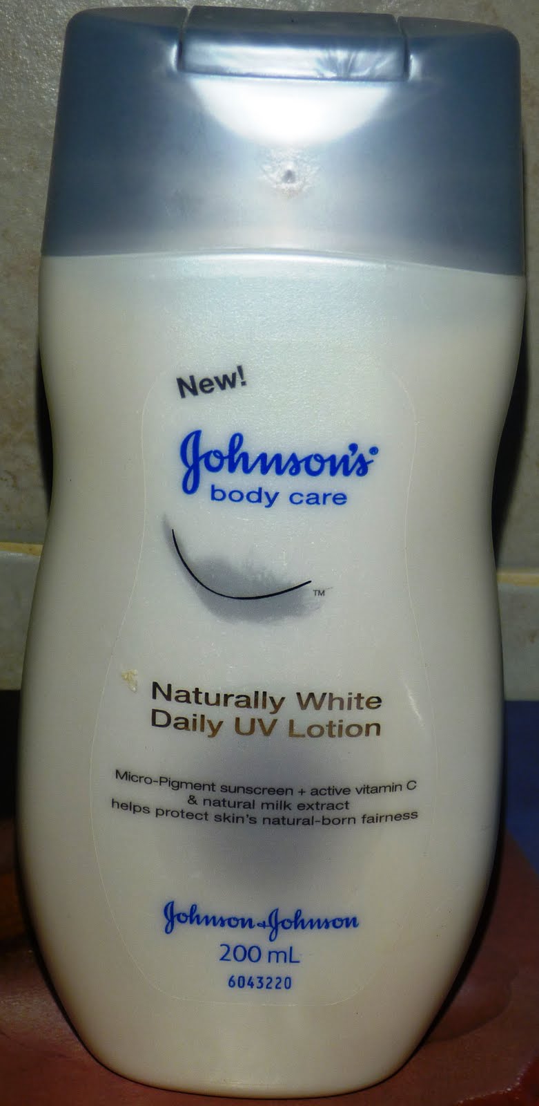 Shopaholic Girl Johnson's Naturally White Daily UV Lotion