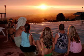 Visitors at Kona Ocean View are waiting for the Green Flash at sunset