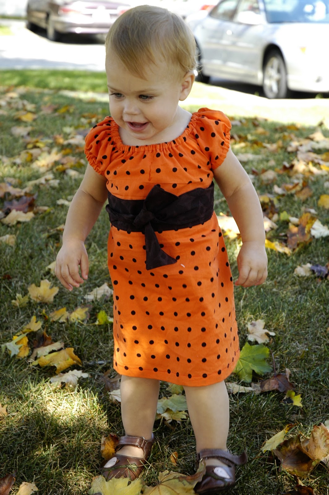 EmmmyLizzzy: Pattern Review - Perfect Little Party Dress