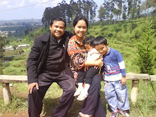 Foto Keluargaku dengan pemandangan alam Lembang-Bandung