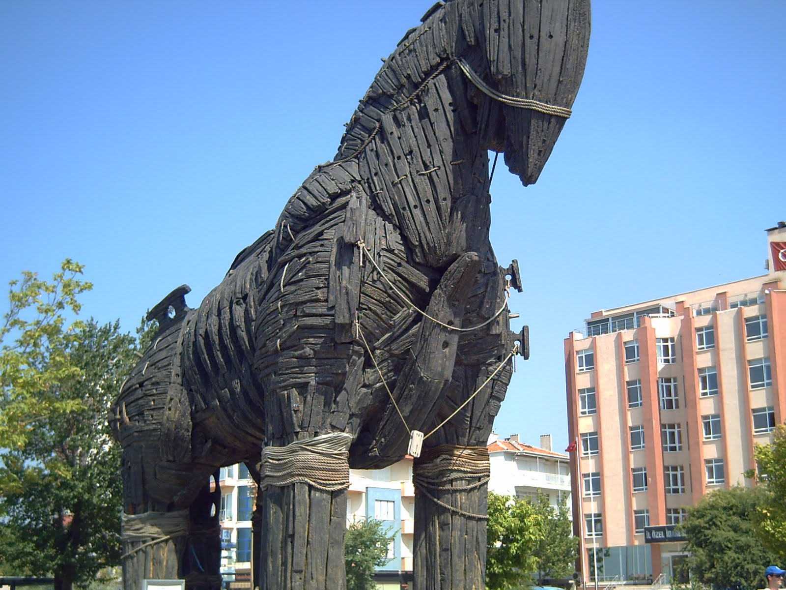 HER GÜN YENİ BİR UMUT