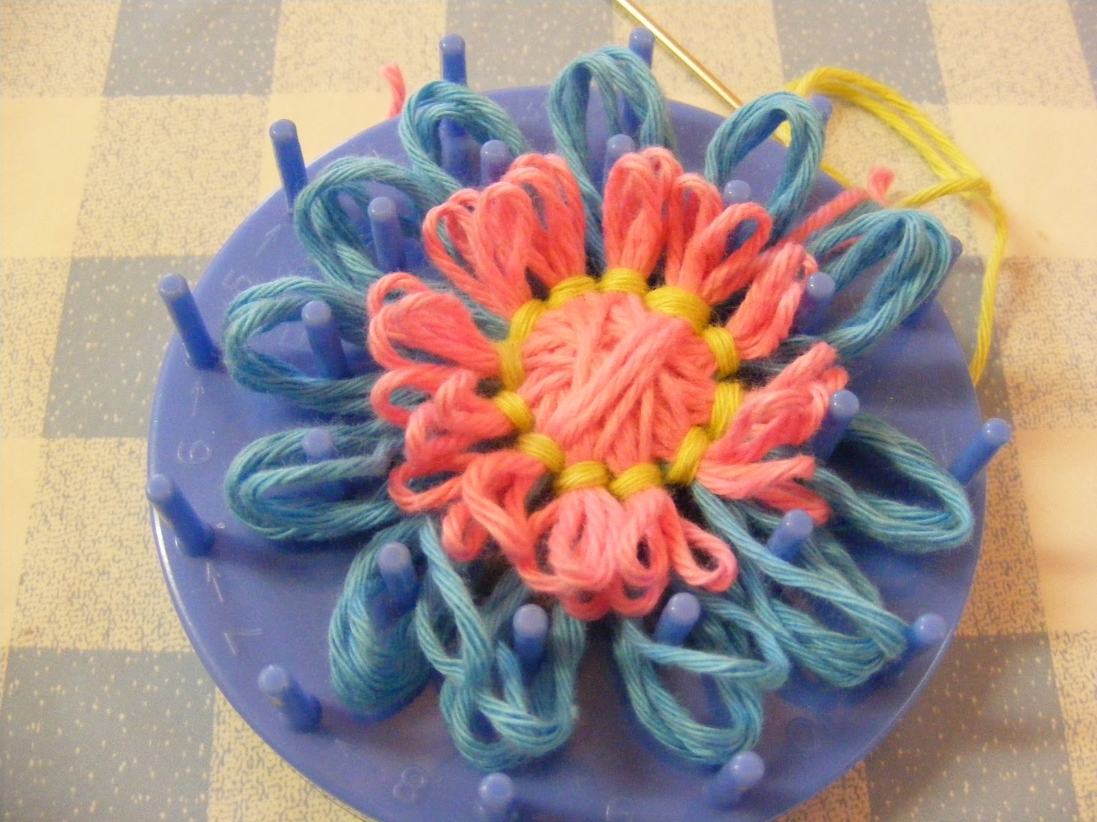 pinkfluffywarrior How I use a flower loom