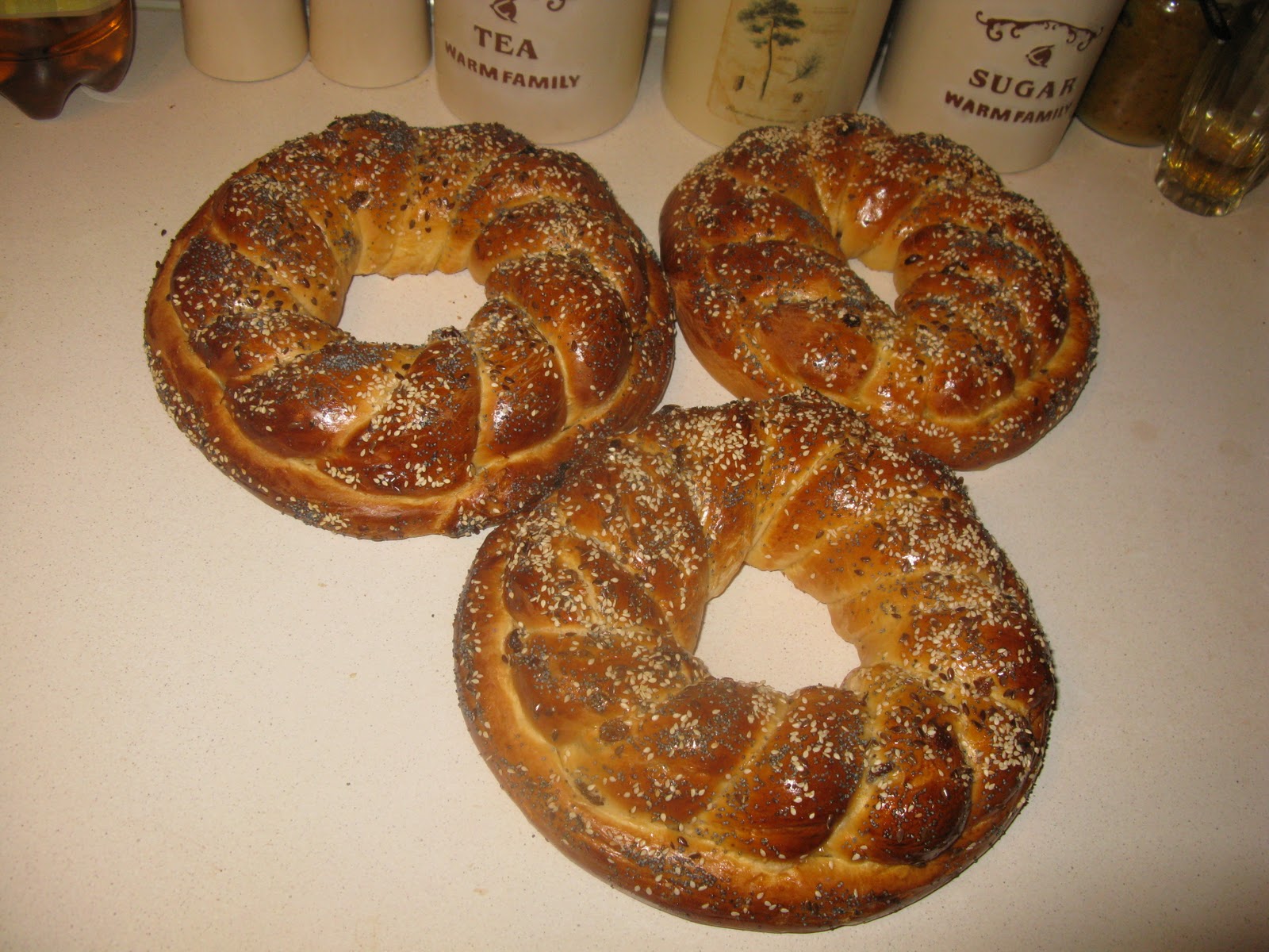 калач сдобный. молдавский свадебный калач. сдобные калачики. калач сдобный. калач хлебобулочное изделие.