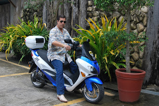 Dave Dewbre on 3000 watt DWG electric motorbike in the Philippines