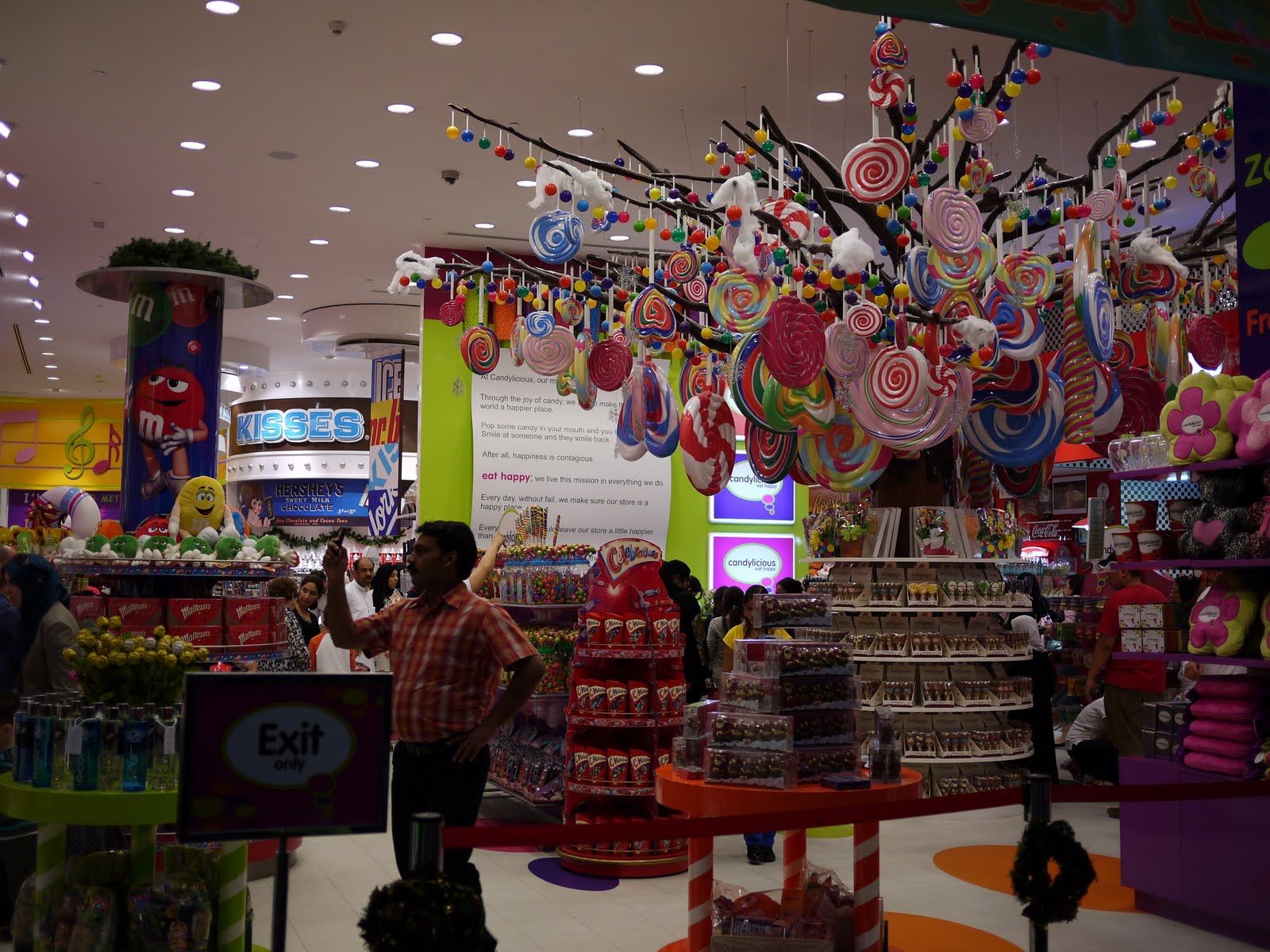 Baat Gua Gang Candylicious at Dubai Mall Biggest candy shop I hv