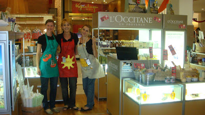 Resultado de imagem para VENDEDORA L'OCCITANE