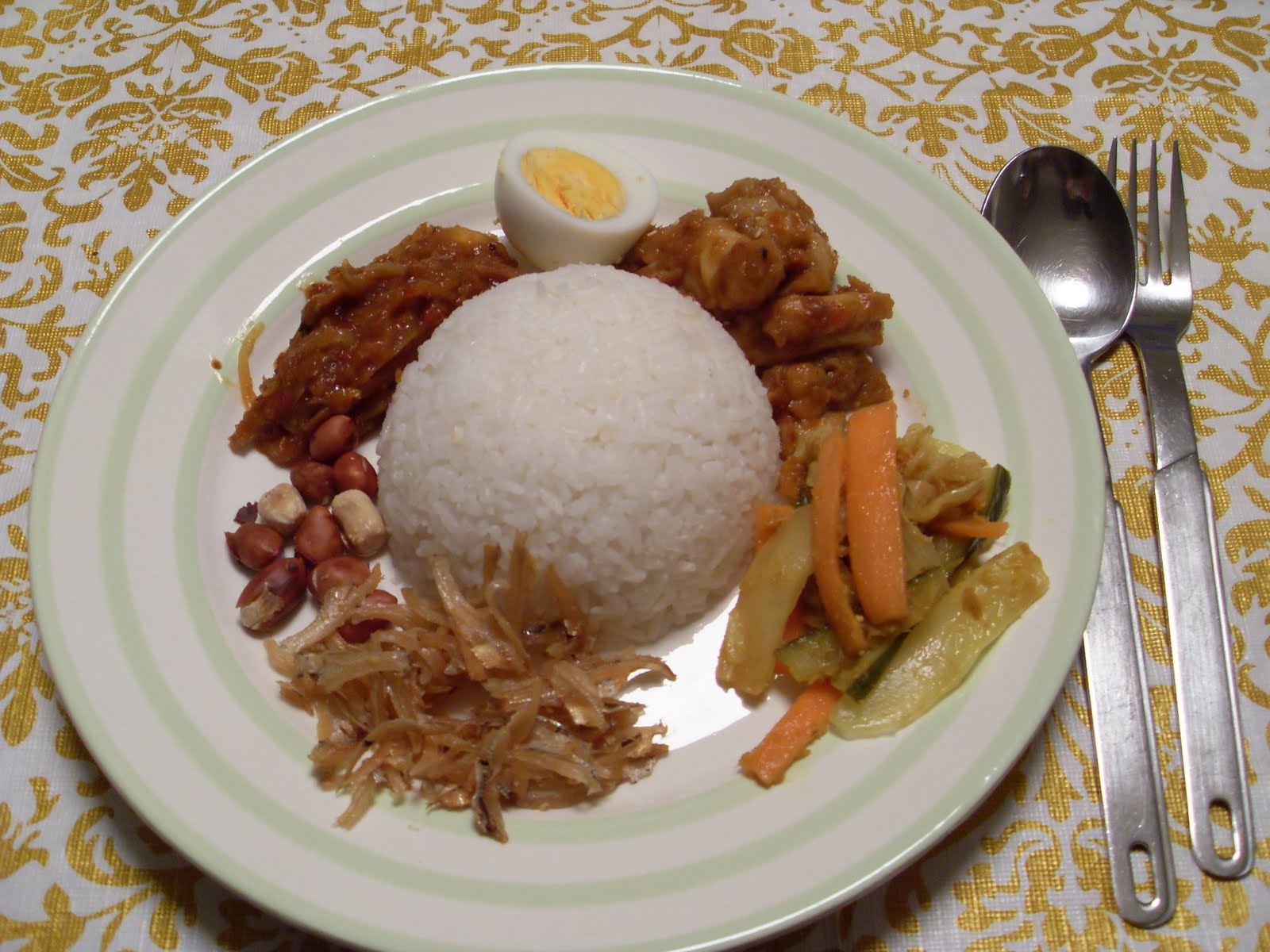 妈妈的爱心椰浆饭 | 椰浆饭是大马马来人的特色美食，不过也深受华人和印度人的喜爱。妈妈自己弄的椰浆饭更是深得我心。椰浆饭… | Flickr