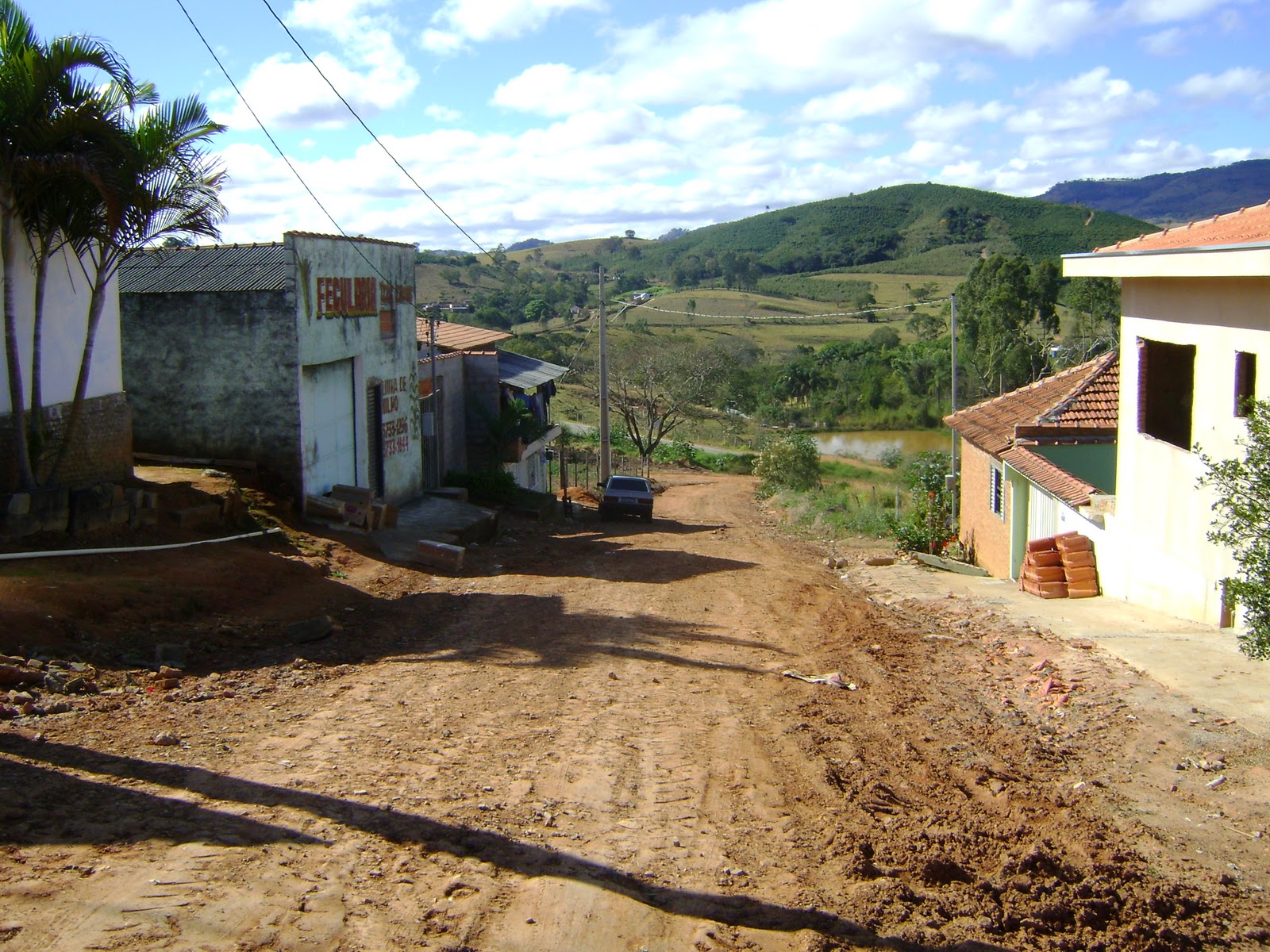 JORNAL IBITIURA DE MINAS EM DESTAQUE Ruas de Ibitiúra de minas começão