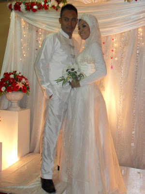 Koleksi Baju Pengantin: Baju Gaun dan Kot Putih