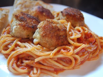 Cassie Craves: Mozzarella-Studded Chicken Parmesan Meatballs