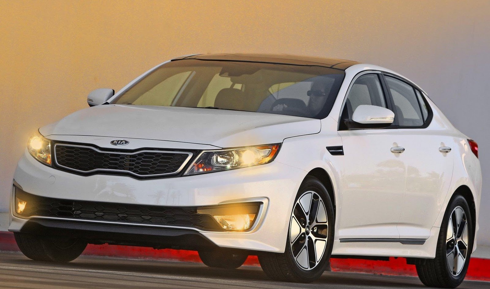 Motor Mania Buzz: Photo Gallery: 2011 KIA Optima