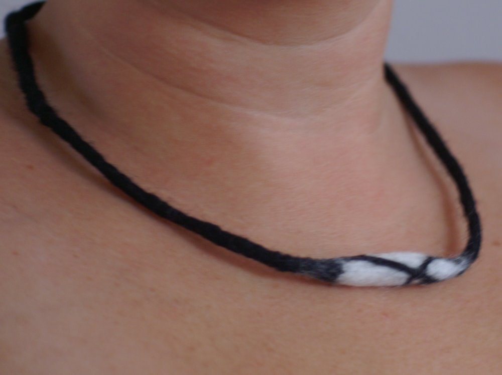 [black+swirl+on+white+necklace2.jpg]