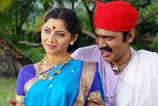 sonali-kulkarni-with-makrand-anajpure