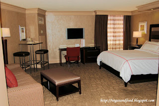Vegas And Food Treasure Island Petite Suite Room 2008