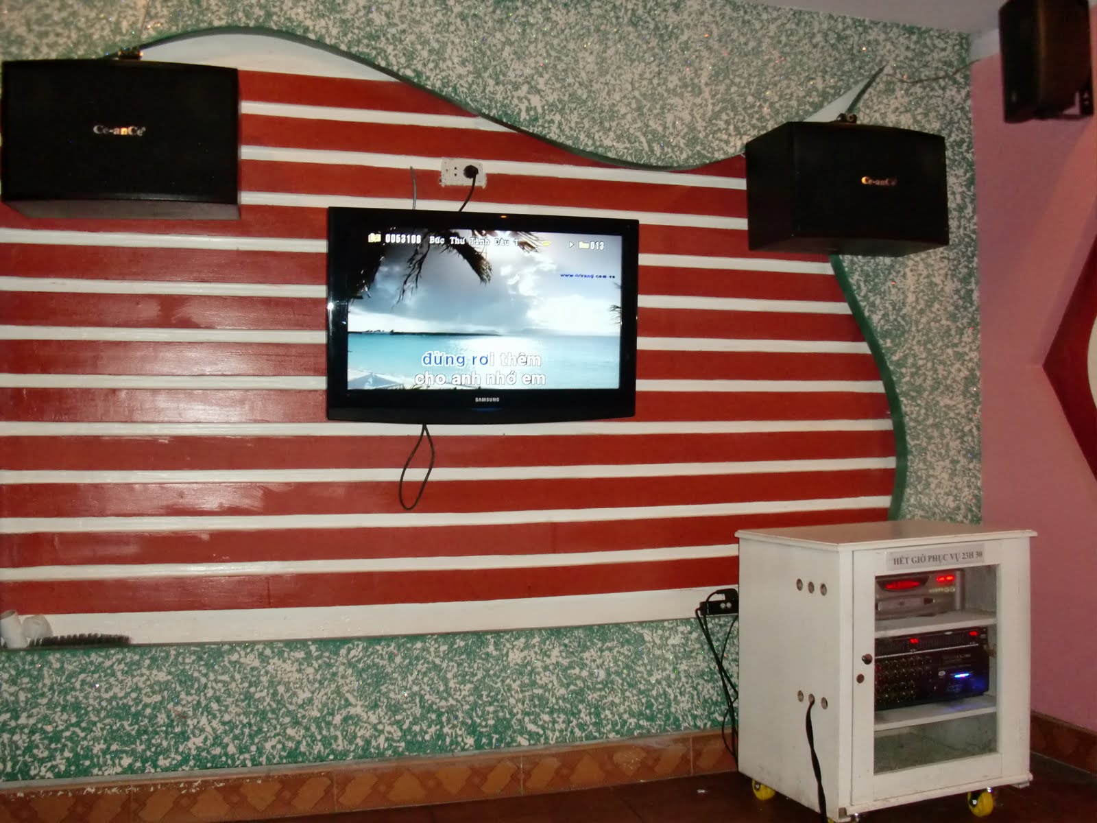 Sarah's Vietnam Adventure Karaoke Vietnamese Style