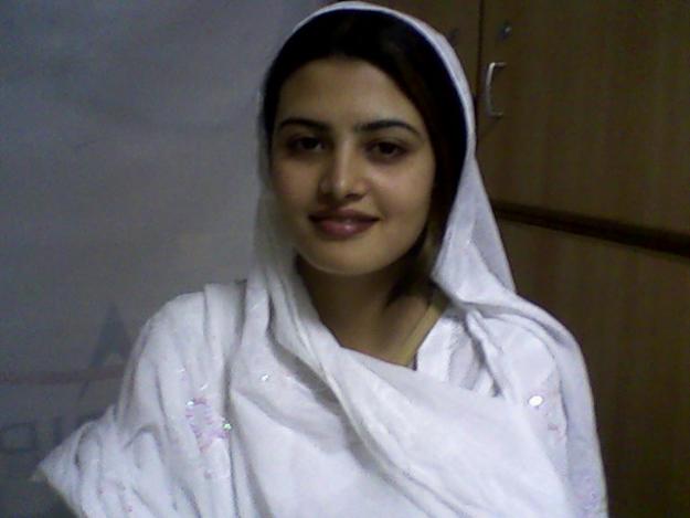 Pashtun Valley: Peshawar Girls