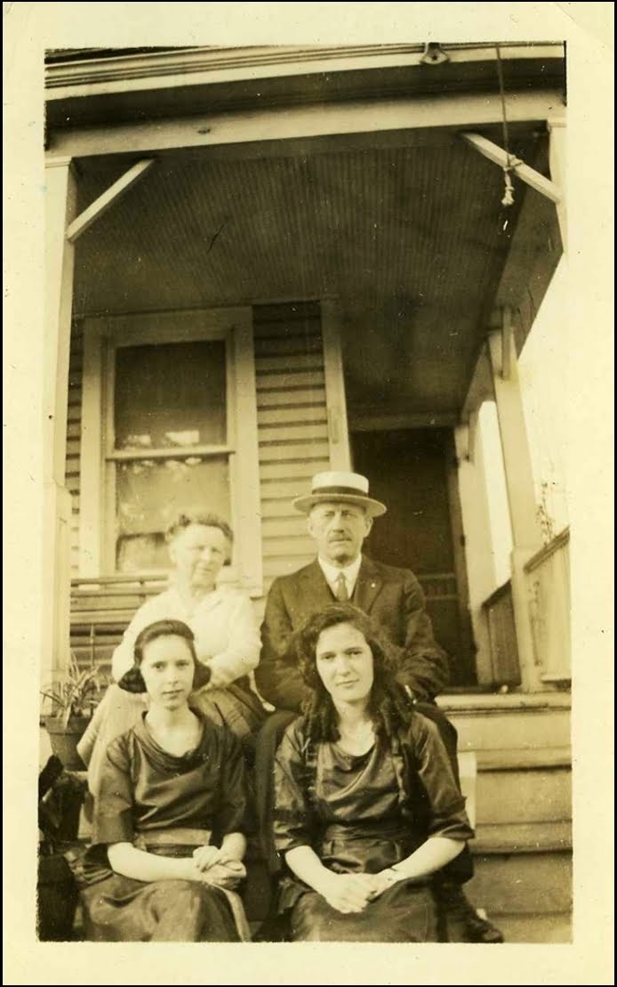 [2006.488.139+no+caption.JPG]