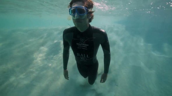 ��� ��� ����� ���� �� ���� underwater-base-jump