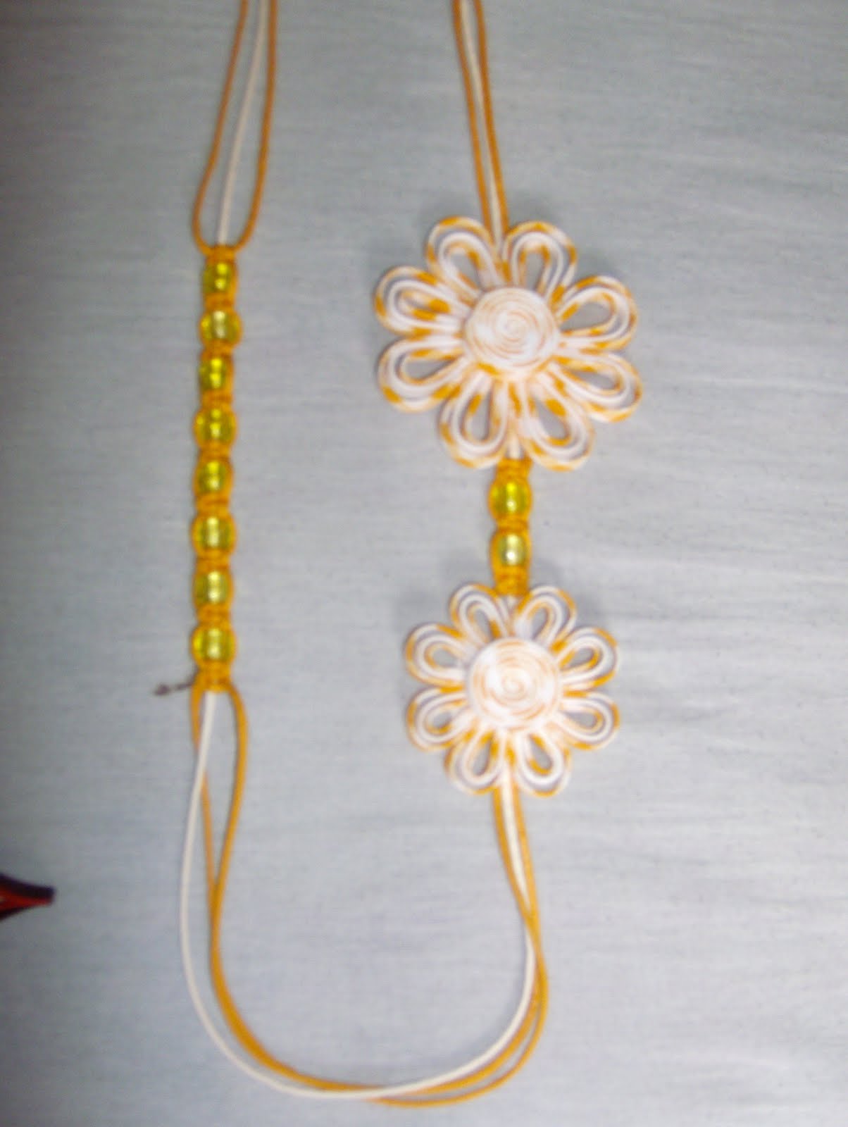 Madame Fál Artesanatos Colar flor de viés 004