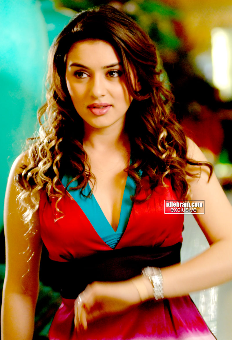 [hansika07.jpg]