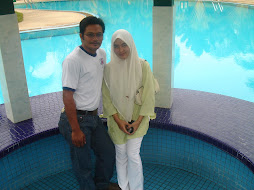 di tepi swimming pool