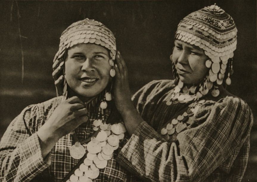 1935+Chuvash+Girls.JPG