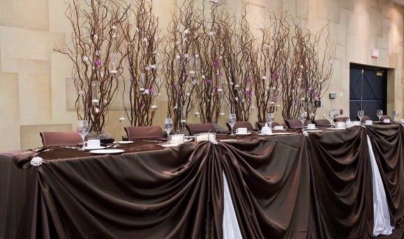 Rustic Decor Behind Head Table Rustic Decor Behind Head Table