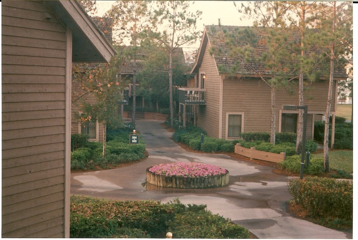 [ClubLakeVillRound.jpg]