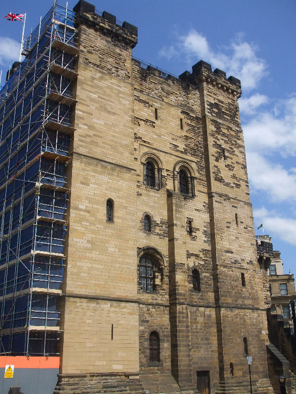 [08-06-04+Castle+r.jpg]