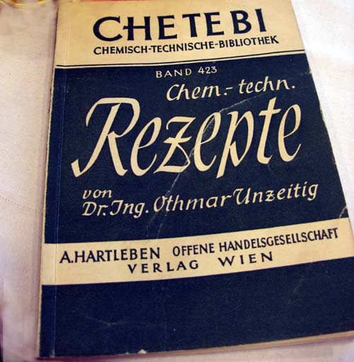 [Chemiebuch_xs.jpg]