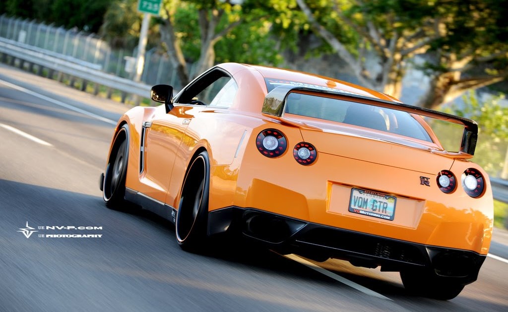 Nissan Skyline GTR r35 Orange