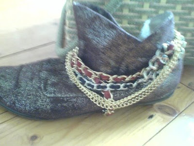boot crush pose