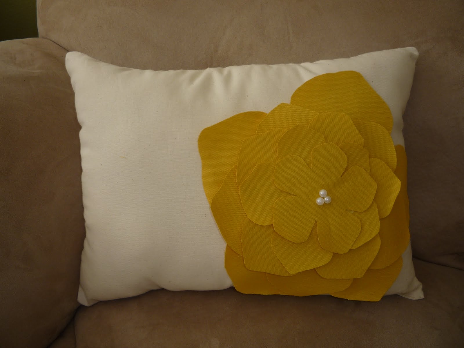 crafts Yellow flower pillow...